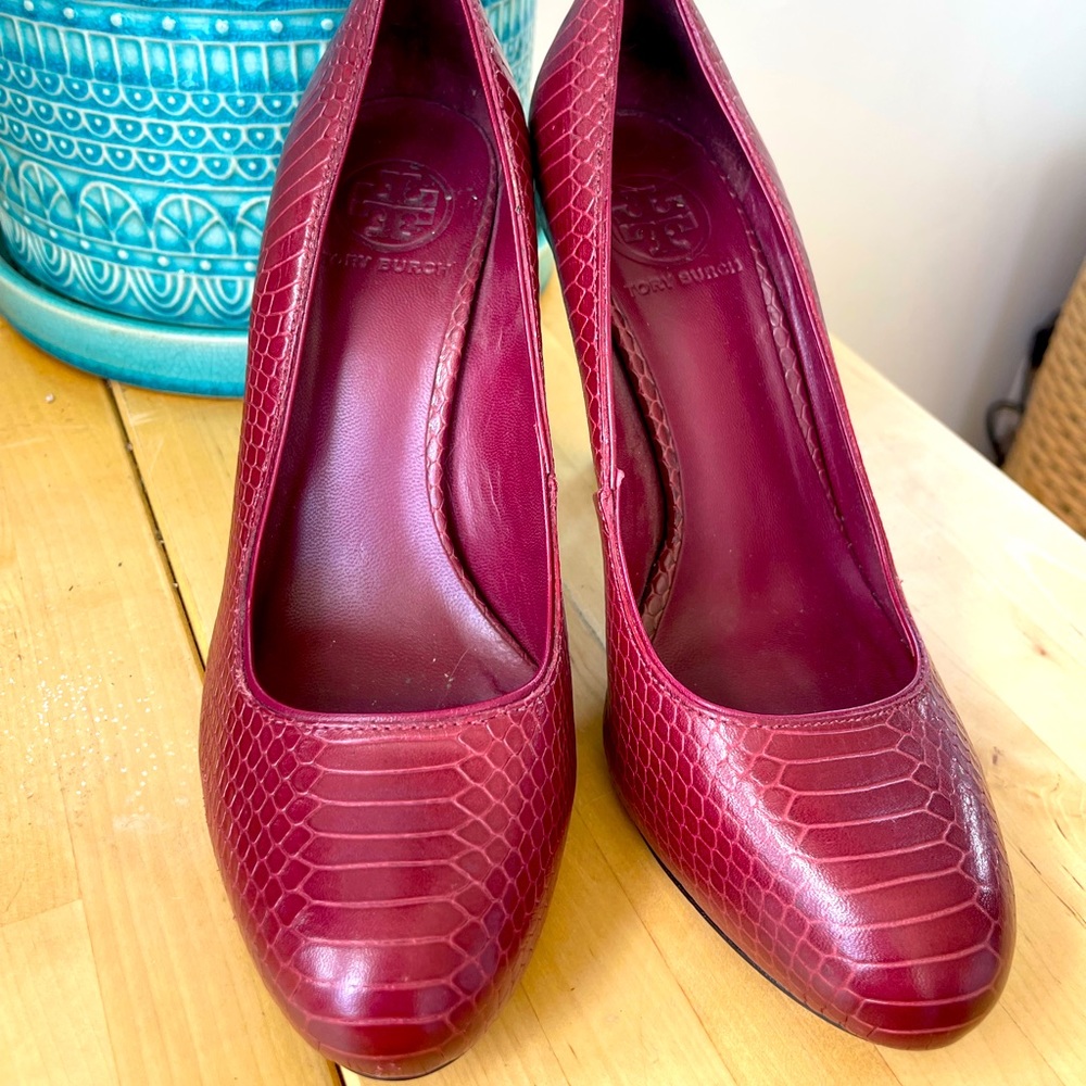 Almost new condition Tory burch red heels size 8 snake print